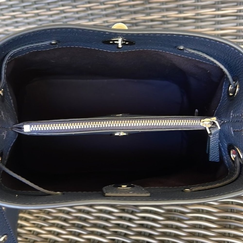 Kate Spade Marti Large Bucket Bag Even Stripe Blazer Blue - Picture 9 of 16